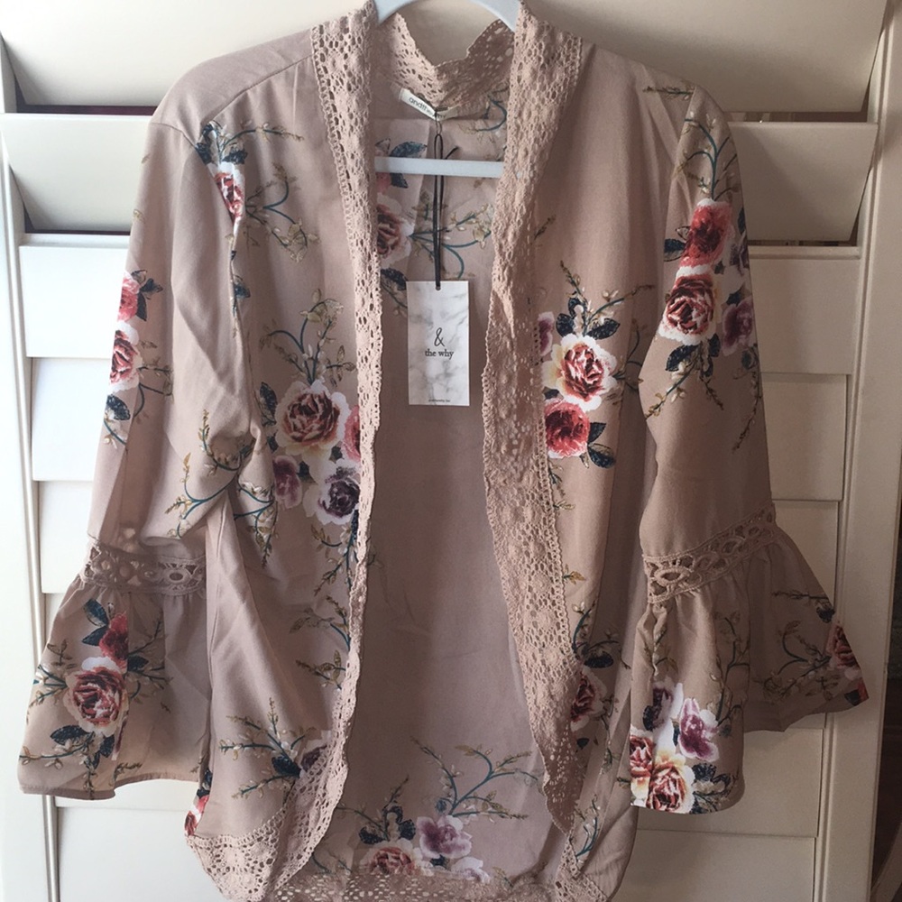 Bell Sleeve and Lace Kimono - Picture 4 of 8